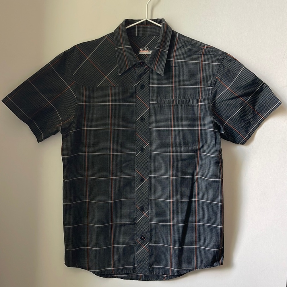 Under Armour All Season Gear Men’s Button Up T-Shirt | Small